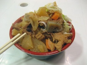 もつ煮丼（㈱さかたや）